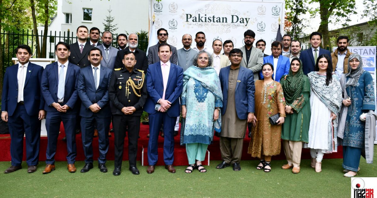 ۔،۔ پاکستان اعتماد،احترام،پرامن بقائے باہمی اور تمام اقوام کے ساتھ دوستانہ تعلقات کو اہمیت دیتا ہے۔سفیرثقلین سیدہ۔ نذر حسین۔،۔