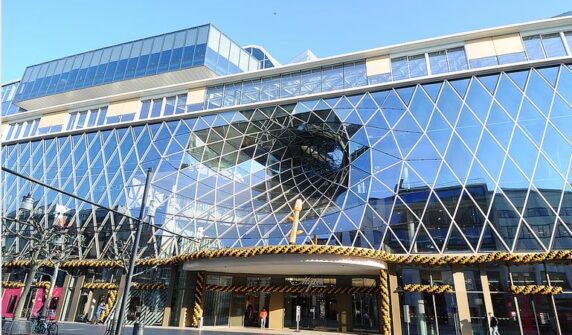 ۔،۔ آج صبح اکیس سالہ نوجوان اور چھبیس سالہ خاتون کے درمیان ساحل پر جھگڑا۔ نذر حسین۔،۔