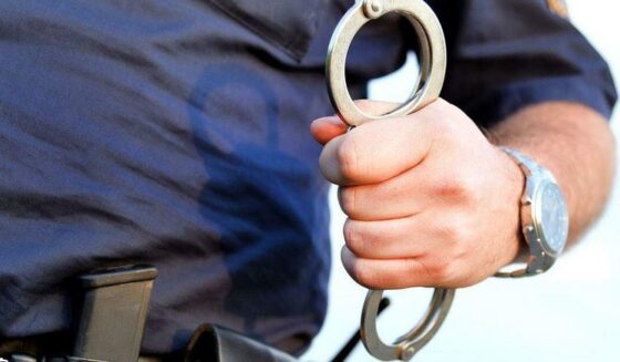 ۔،۔ فرینکفرٹ (اوبرراڈ) کے علاقہ میں متعلقہ شہری کی اطلاع پر جعلی پولیس افسر گرفتار۔ نذر حسین۔،۔