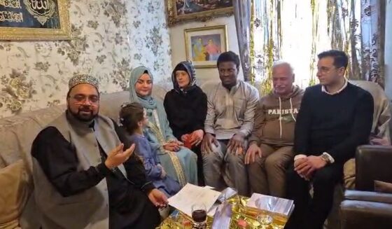 ۔،۔ ایک جرمن لڑکی جولیا(اسلامی نام زینب) افریقن لڑکا (فلپس)  اسلامی نام عبد الرحمن  نئے مسلمان ہوئے ہیں۔ نذر حسین۔،۔ ۔،۔ ایک جرمن لڑکی جولیا(اسلامی نام زینب) افریقن لڑکا (فلپس)  اسلامی نام عبد الرحمن  نئے مسلمان ہوئے ہیں۔ نذر حسین۔،۔