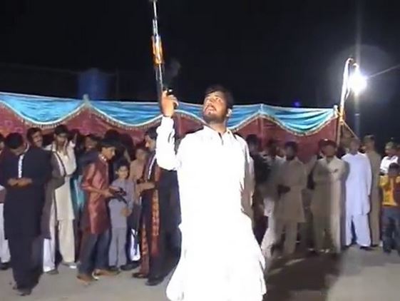 ۔،۔ پشاور پاکستان میں شادی کی بے انتہا خوشی دولہا میاں کو مہنگی پڑ گئی۔ نذر حسین۔،۔