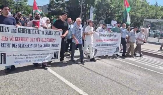 ۔،۔فلسطین کی مظلوم عوام پر ظلم و ستم اور نسل کشی کے خلاف جرمنی کے شہر ہناوُ میں ایک بہت بڑی ریلی نکالی گئی۔ نذر حسین۔،۔