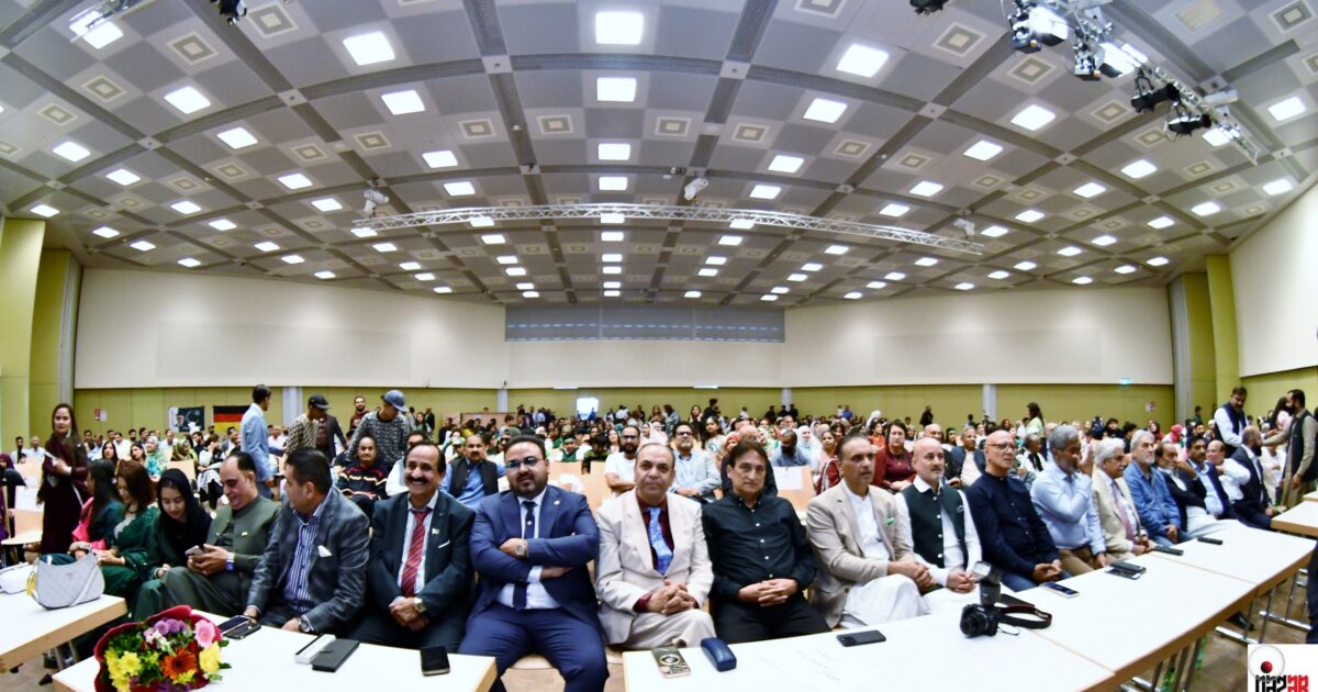 ۔،۔ ثقافتی اور میوزیکل شُو کے ساتھ جشن آزادی پاکستان کا عظیم الشان پروگرام کیا گیا۔ نذر حسین۔،۔