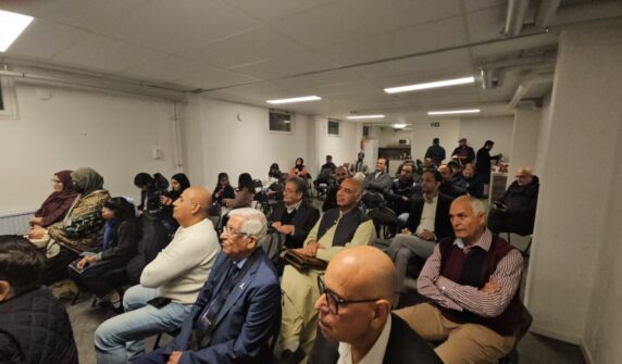 ۔،۔ سویڈن میں مقیم اُردو اور پنجابی کے شاعر سہیل صفدر کی پنجابی شاعری کی کتاب٭میں پنجاب ہاں ٭کی تقریب رونمائی۔ عارف کسانہ۔،۔ ۔،۔ سویڈن میں مقیم اُردو اور پنجابی کے شاعر سہیل صفدر کی پنجابی شاعری کی کتاب٭میں پنجاب ہاں ٭کی تقریب رونمائی۔ عارف کسانہ۔،۔