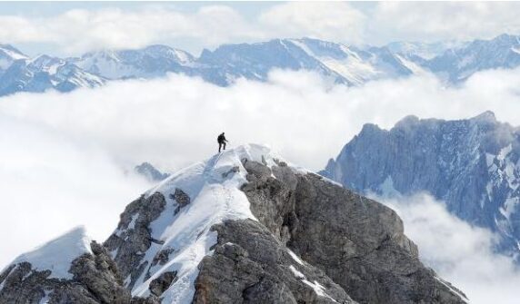 ۔،۔ جنوبی ٹیرول میں برفانی تودے کے بد ترین حادثہ میں پانچ جرمن کوہ پیما ہلاک۔ نذر حسین۔،۔