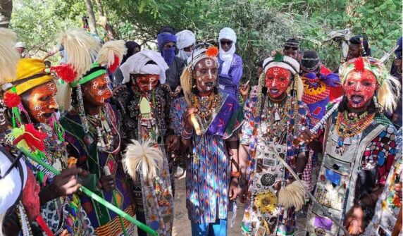 ۔،۔ موسم برسات کے اختتام پر چاد میں مردوں کے لئے ہونے والا حُسن اور رقص کا مقابلہ۔ نذر حسین۔،۔