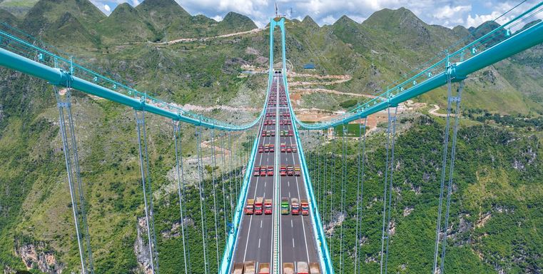 ۔،۔چین میں حال ہی میں کھولے گئے 758 میٹر طویل پُل کا ایک حصّہ گر گیا۔ نذر حسین۔،۔