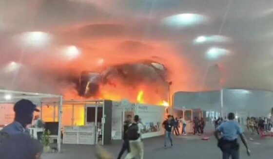 ۔،۔ موسمیاتی مذاکرات کے درمیان COP30  میں نامعلوم وجوعات کی بنا پر اچانک آگ بھڑک پڑی۔ نذر حسین۔،۔