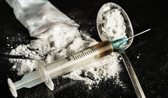 ۔،۔ فرینکفرٹ کے مرکزی ریلوے اسٹیشن  کے نزدیک (56چھپن سالہ) منشیات فروخت خاتون  گرفتار۔ نذر حسین۔،۔