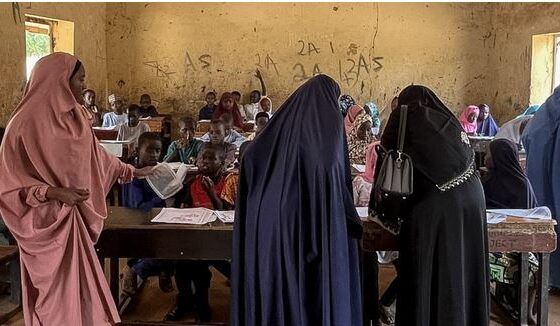 ۔،۔ نائجیریا کے ایک اسکول میں فائرنگ، استاد ہلاک جبکہ  پچیس لڑکیوں کو اغواہ کر لیا گیا۔ نذر حسین۔،۔