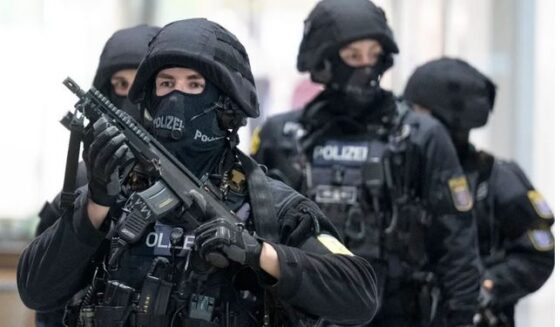 ۔،۔ جرمنی کے شہر فرینکفرٹ کے نارتھ ویسٹ سٹیڈٹ سینٹر میں خوف و ہراس متعدد زخمی،پولیس کی بھاری نفری۔ نذر حسین۔،۔