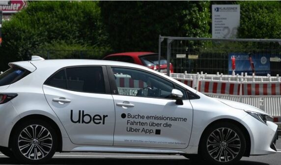 ۔،۔ فیصلہ ابھی تک قانونی طور پر پابند نہیں کہ (اُوبر Uber) کو ایپ استعمال کرنے سے منع کیا گیا ہے۔ نذر حسین۔،۔