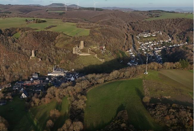 ۔،۔ نارتھ رائن ویسٹ فیلیا مونریال کے قریب موپر وے پر ملنے والی خاتون کی لاش برآمد جبکہ سر غائب ہے۔ نذر حسین۔،۔