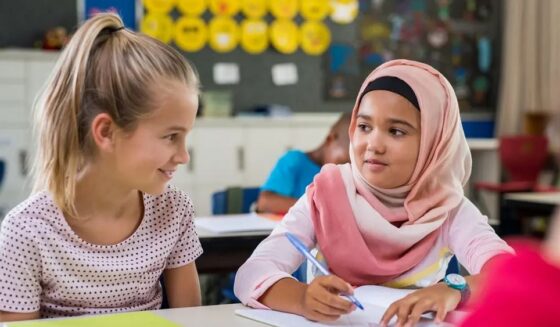 ۔،۔ چودہ 14 سال سے کم عمر بچیوں کو اسباق اور ریسس(چھٹی) کے دوران نقاب(حجاب) پہننے کی اجازت نہیں ہو گی۔ نذر حسین۔،۔