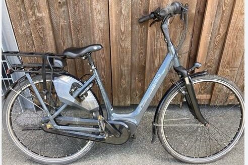 ،۔ ہائی اینڈ ای بائیک چوری، بعد ازاں مشتبہ افراد کو گرفتار کر لیا گیا۔ نذر حسین۔،۔