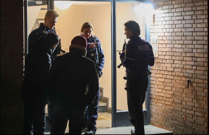 ،۔جرمنی کے شہر ڈوسلڈورف میں اونچاس49 سالہ  خاتون شدید زخمی سولہ سالہ نوجوان گرفتار۔ نذر حسین۔،۔