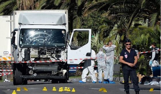 ۔،۔کرسمس مارکیٹ پر حملہ کی منصوبہ بندی کے الزام میں پانچ افراد گرفتار۔ نذر حسین۔،۔