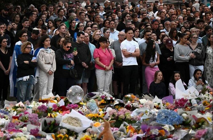 ۔،۔ امن اور خوشی کی رات اچانک خوفناک خواب بن گیا۔حملہ میں 16 افراد ہلاک۔ نذر حسین۔،۔