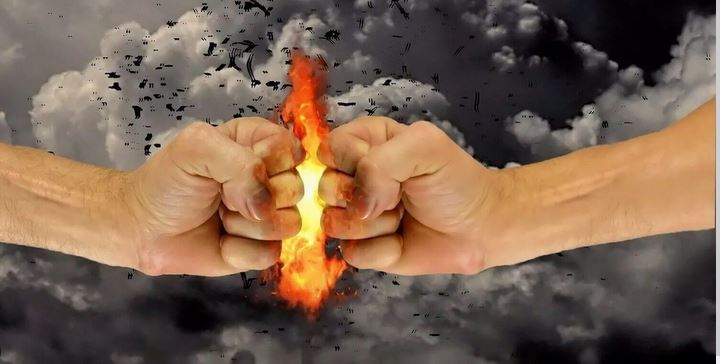 ۔،۔بسلسلہ جائیدا قانون نافذ کرنے والے افسران پر پچیس 25 سالہ نوجوان کا پولیس پر حملہ۔ نذر حسین۔،۔