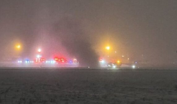 ۔،۔ شدید برفانی طوفان کے دوران امریکی ریاست میں نجی طیارہ اُڑان بھرتے وقت گر کر تباہ ہو گیا۔ نذر حسین۔،۔