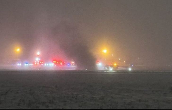 ۔،۔ شدید برفانی طوفان کے دوران امریکی ریاست میں نجی طیارہ اُڑان بھرتے وقت گر کر تباہ ہو گیا۔ نذر حسین۔،۔