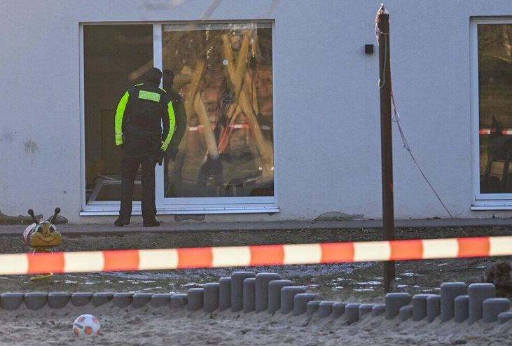 ۔،۔ برلن میں ڈے کیئرکے آنگن کا ایک بھاری دروازہ گرنے سے پانچ سالہ بچہ ہلاک۔ نذر حسین۔،۔