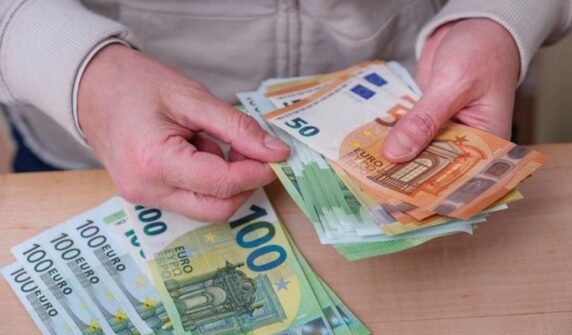 ۔،۔ نقدی(کیش) رقم  کے لئے یورپین یونین کے نئے قانون 2027  میں نافذ ہوں گے۔ نذر حسین۔،۔