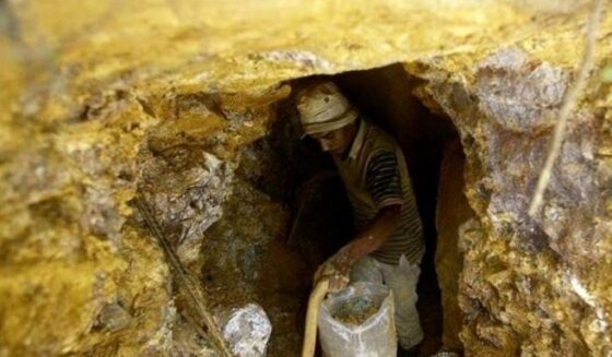 ۔،۔ سونے کی کان پر مقامی رہائشی باہم جھگڑ پڑے،متعدد کی ہلاکت کا خدشہ۔ نذر حسین۔،۔