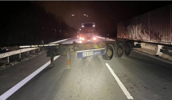 جرمنی کے شہر بریمن کے قریب ہائی وے پر نامعلوم افراد نے سیمی ٹریلر پارک کر دیا۔ نذر حسین۔،۔