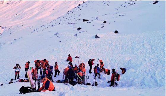 ۔،۔ آسٹریا میں ہفتہ کے روز کئی برفانی تودہ گرنے سے آٹھ افراد ہلاک ہو گئے۔ نذر حسین۔،۔