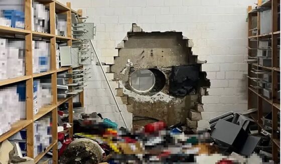 ۔،۔کرسمس اور نیو یئر کے درمیان 30 دسمبر کی صبح 04:00 بجے چوروں نے بینک کو لاکھوں کا چونا لگا دیا۔ نذر حسین۔،۔