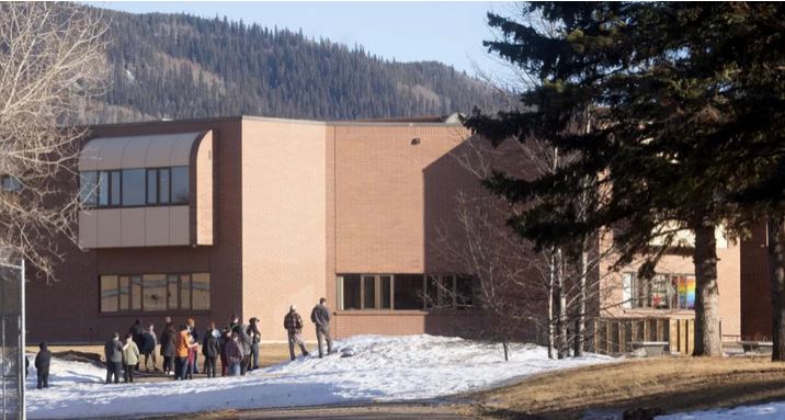 ۔،۔ ایک دلکش پہاڑی وادی کے اسکینڈری اسکول میں فائرنگ بارہ افراد ہلاک۔ نذر حسین۔،۔