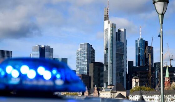 ۔،۔ فن کاروں نے اڑسالیس48 سالہ خاتون کو دن دہاڑے لوٹ لیا۔ نذر حسین۔،۔