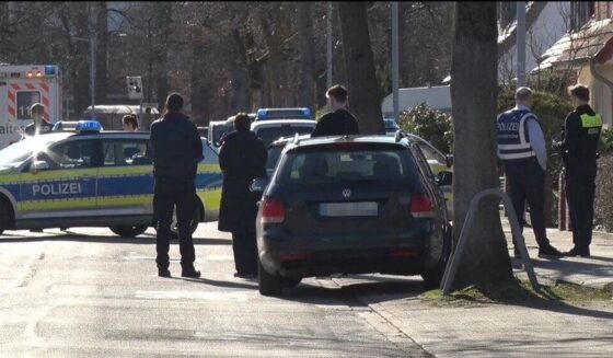 ۔،۔ برمشے کی ایک رہائشی عمارت سے گولیوں کی آوازیں،خصوصی دستوں کی آمد شک کی تصدیق۔ نذر حسین۔،۔