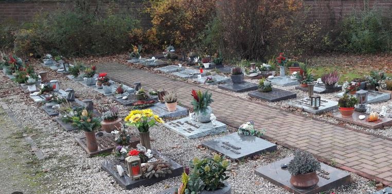 ۔،۔ فرینکفرٹ کی گلیوں اور بازاروں میں چوریاں، اب تو فرینکفرٹ کے قبرستان بھی چوروں سے محفوظ نہیں رہے۔ نذر حسین۔،۔