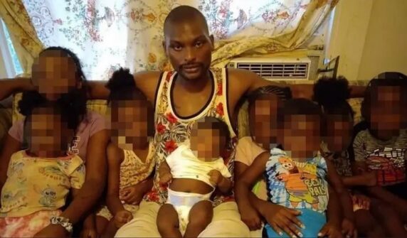 ۔،۔ لوزیانہ میں فائرنگ۔8 بچے ہلاک۔ہلاک شدگان کی عمریں ایک سے چودہ سال کے درمیان بتائی گئی ہیں۔ نذر حسین۔،۔