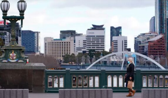 ۔،۔میلبورن میں گاڑی سڑک کنارے ایک روش کے ابھرے ہوئے حصّہ پر چڑھ گئی،ایک ہلاک،ایک شدید زخمی۔ نذر حسین۔،۔