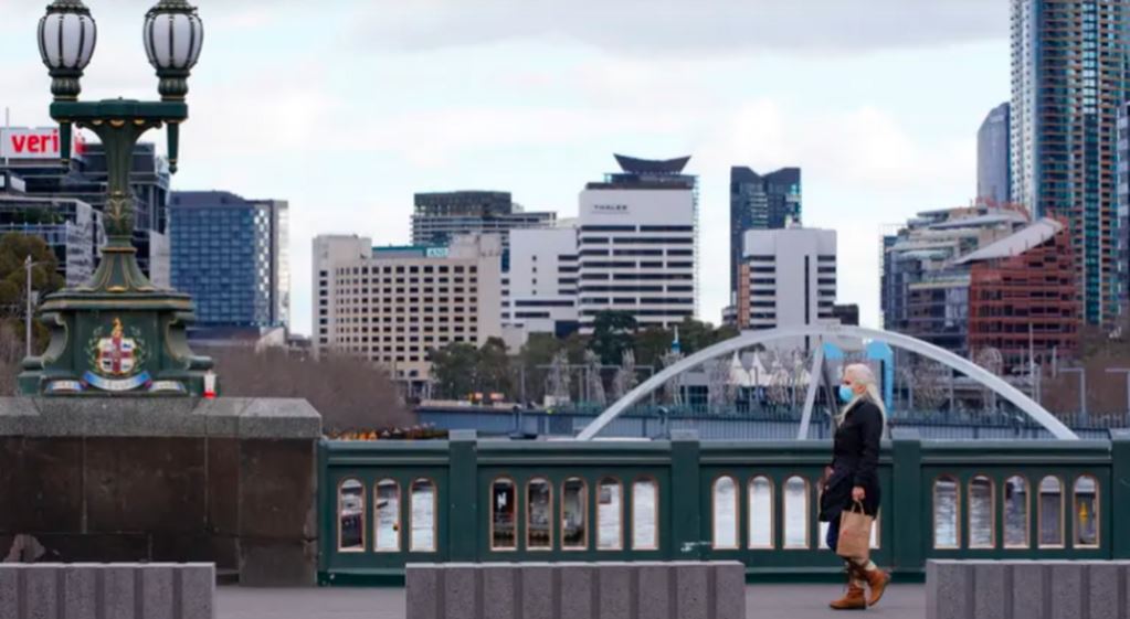 ۔،۔میلبورن میں گاڑی سڑک کنارے ایک روش کے ابھرے ہوئے حصّہ پر چڑھ گئی،ایک ہلاک،ایک شدید زخمی۔ نذر حسین۔،۔