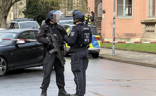 ۔،۔ اولڈ اوپرا کے پارک میں نامعلوم افراد کے درمیان جھگڑا جس میں چاقو کا بے دریغ استعمال۔ نذر حسین۔،۔