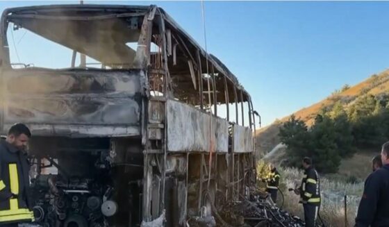 ۔،۔ ازمیر سے انطالیہ جانے والی بس کا المناک حادثہ 8 ہلاک درجنوں زخمی۔ نذر حسین۔،۔