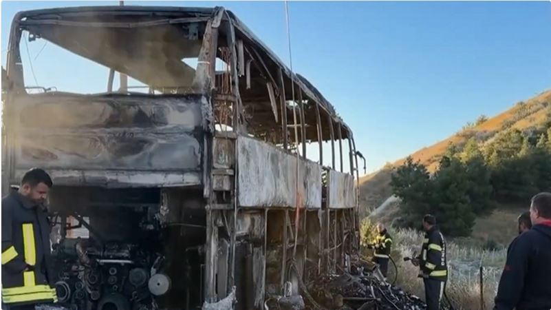 ۔،۔ ازمیر سے انطالیہ جانے والی بس کا المناک حادثہ 8 ہلاک درجنوں زخمی۔ نذر حسین۔،۔