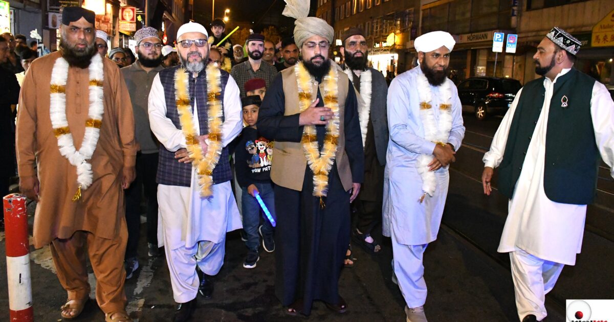 ۔،۔ جرمنی کے شہر فرینکفرٹ میں مسجد پاک دارالسلام کے زیر اہتمام روحانی جلسہ اور مشعل بردار جلوس، بچوں، نوجوانوں اور بزرگوں کی بھر پور شرکت۔ نذر حسین۔،۔