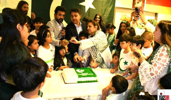 ۔،۔ زنذہ قومیں اپنے تہوار کبھی نہیں بھولتیں، ڈیٹزن باخ جرمنی میں بچوں اور ماوُں کے ہمراہ جشن آزادی کی پروقار تقریب۔ نذر حسین۔،۔