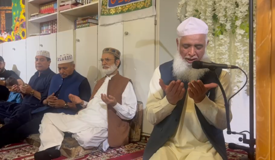 -,-جامع مسجد غوثیہ فرینکفرٹ میں بڑی گیارھویں شریف کی روحانی محفل، غیر مسلم خاتون نے اسلام قبول کر لیا-نذر حسین-,-